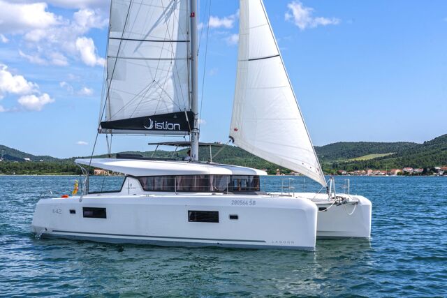 Lagoon 42 - 4 + 2 cab. First Adventure